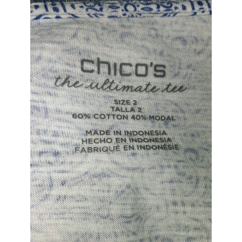 Chicos The Ultimate Tee Blue White Medallion Print V-Neck 3/4 Sleeve Top Size 2 - Picture 3 of 4